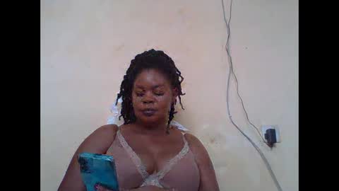 Snapshot of sexydove2 chatting on 23, 9, 2025 EMILY online show from 23, 9, 2025