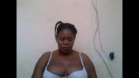 Snapshot of sexydove2 chatting on 27, 9, 2025 EMILY online show from 27, 9, 2025