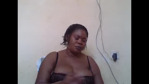 Snapshot of sexydove2 chatting on 10, 10, 2025 EMILY online show from 10, 10, 2025