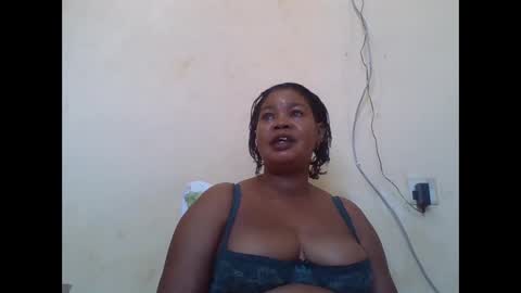 Snapshot of sexydove2 chatting on 11, 10, 2025 EMILY online show from 11, 10, 2025