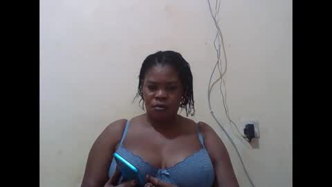 Snapshot of sexydove2 chatting on 13, 10, 2025 EMILY online show from 13, 10, 2025