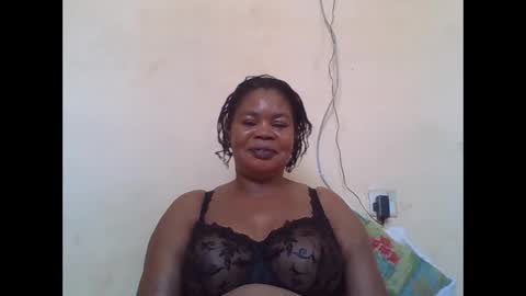 Snapshot of sexydove2 chatting on 18, 10, 2025 EMILY online show from 18, 10, 2025