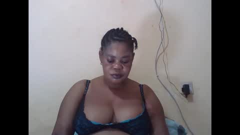 Snapshot of sexydove2 chatting on 30, 10, 2025 EMILY online show from 30, 10, 2025