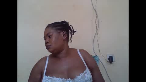 Snapshot of sexydove2 chatting on 31, 10, 2025 EMILY online show from 31, 10, 2025