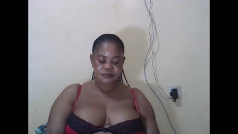 Snapshot of sexydove2 chatting on 5, 11, 2025 EMILY online show from 5, 11, 2025