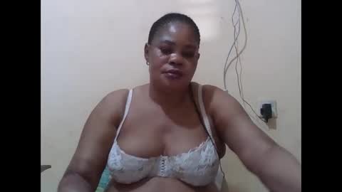 Snapshot of sexydove2 chatting on 12, 11, 2025 EMILY online show from 12, 11, 2025