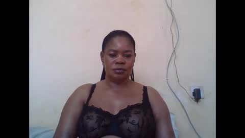 Snapshot of sexydove2 chatting on 15, 11, 2025 EMILY online show from 15, 11, 2025