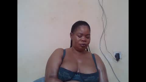 Snapshot of sexydove2 chatting on 18, 11, 2025 EMILY online show from 18, 11, 2025