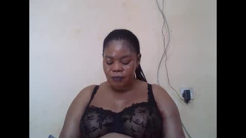 Snapshot of sexydove2 chatting on 21, 11, 2025 EMILY online show from 21, 11, 2025