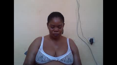 Snapshot of sexydove2 chatting on 26, 11, 2025 EMILY online show from 26, 11, 2025