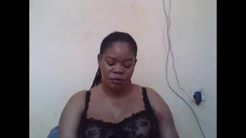 Snapshot of sexydove2 chatting on 27, 11, 2025 EMILY online show from 27, 11, 2025