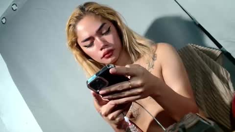 sexyhotbabe18 online show from 1, 4, 2026