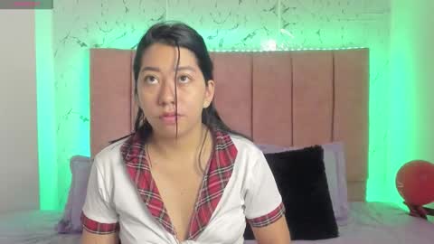 Snapshot of sexylaurita4u chatting on 11, 9, 2025 laura online show from 11, 9, 2025