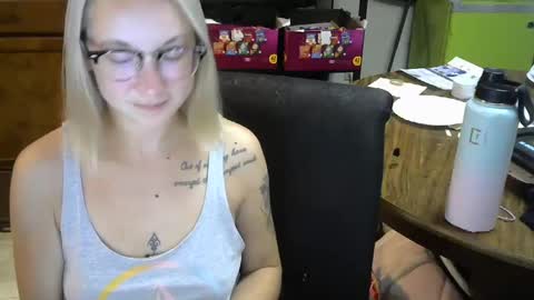 Snapshot of sexylexie93 chatting on 14, 10, 2025 sexylexie93 online show from 14, 10, 2025