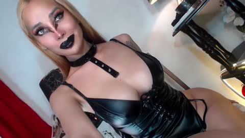 Snapshot of sexylusty2258 chatting on 3, 1, 2025 Queen Sofia online show from 3, 1, 2025