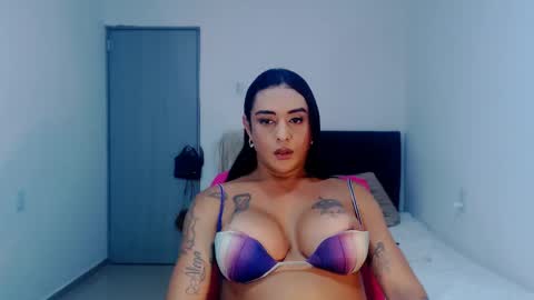 Snapshot of sexynatalia25 chatting on 9, 3, 2025 Natalia Duran online show from 9, 3, 2025