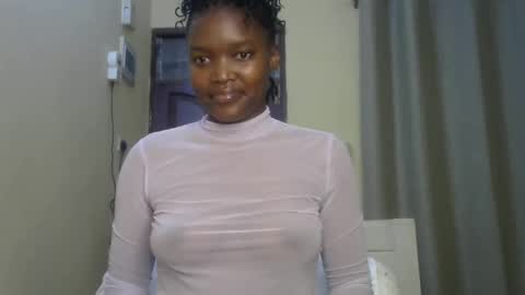 Snapshot of sexypetite_lee chatting on 5, 1, 2025 Lee online show from 5, 1, 2025