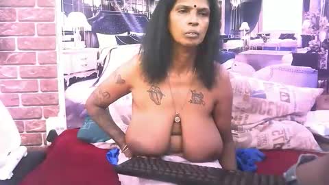 sexyva4u2luv online show from 1, 12, 2025