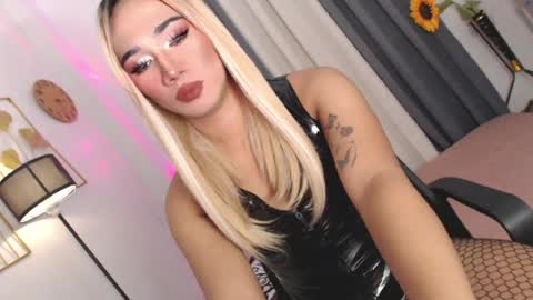 Snapshot of shane_hugexx chatting on 17, 7, 2026 MISS SHANE online show from 17, 7, 2026
