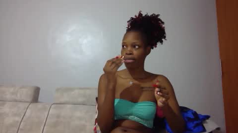 Snapshot of shania_sleigh chatting on 6, 1, 2025 shania_sleigh online show from 6, 1, 2025
