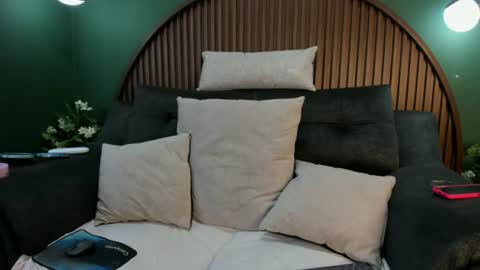 Snapshot of shannel__queen chatting on 11, 6, 2026 shannel__queen online show from 11, 6, 2026