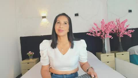  Shanon  online show from 13, 4, 2026