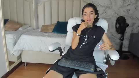 Shantal online show from 7, 11, 2025