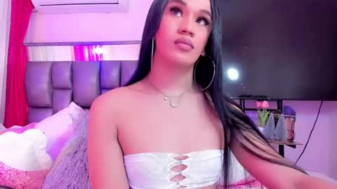 Snapshot of shantalgirs01 chatting on 27, 12, 2024 Shantal girls online show from 27, 12, 2024