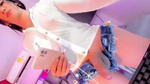 Snapshot of shantalgirs01 chatting on 5, 1, 2025 Shantal girls online show from 5, 1, 2025