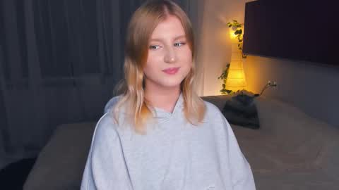 Snapshot of shantiyagin chatting on 31, 10, 2025 Polly online show from 31, 10, 2025