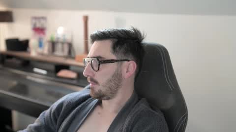 Snapshot of shape80 chatting on 8, 11, 2025 frenchy boy online show from 8, 11, 2025