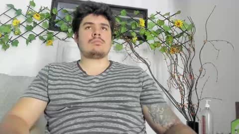 Snapshot of sharkmerlin chatting on 2, 10, 2025 jhon deibyd online show from 2, 10, 2025
