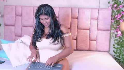 Sharlo Monteblack online show from 6, 6, 2026