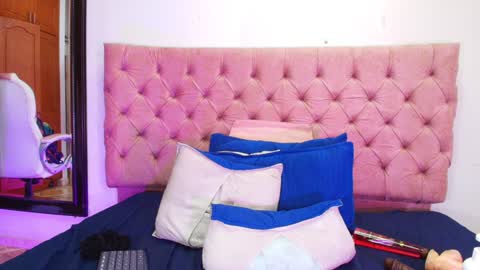 Sharlott online show from 9, 1, 2025