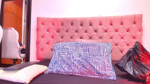 Sharlott online show from 2, 2, 2025