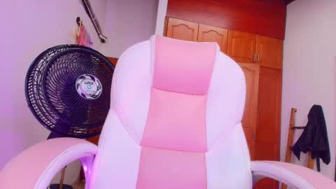 Sharlott online show from 4, 3, 2025