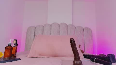 Snapshot of sharlott_kiss chatting on 6, 2, 2026 Sharlott online show from 6, 2, 2026