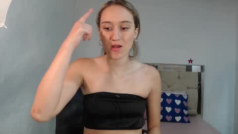 Snapshot of sharlotte__jones chatting on 28, 2, 2025 Sara online show from 28, 2, 2025