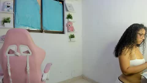 Snapshot of shasha009 chatting on 21, 10, 2025 loraine online show from 21, 10, 2025