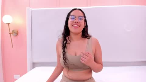 Snapshot of shayra_alina chatting on 8, 7, 2026 shayra_alina online show from 8, 7, 2026
