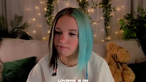 Snapshot of she_well chatting on 1, 10, 2025 Anika online show from 1, 10, 2025