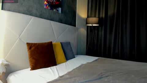 Snapshot of shei1a_shy chatting on 15, 12, 2025 Amely online show from 15, 12, 2025