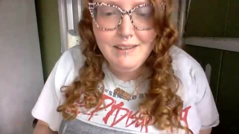 Snapshot of shelbyannn chatting on 7, 4, 2026 Red online show from 7, 4, 2026