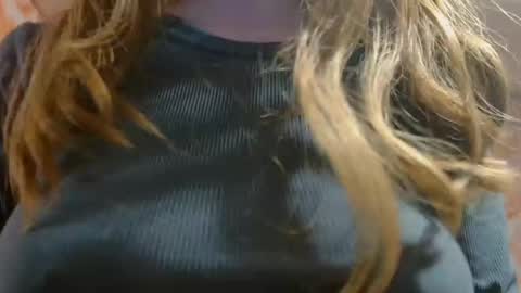 Snapshot of shelikessoymilk chatting on 4, 1, 2025 Erika online show from 4, 1, 2025