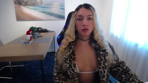 Shellsy H   online show from 31, 12, 2024