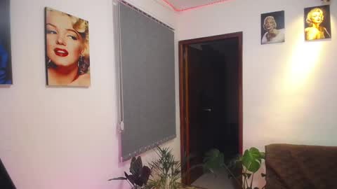 Shellsy H   online show from 20, 2, 2025