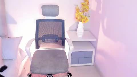 Snapshot of shelsy_issy chatting on 21, 11, 2025 shelsy_issy online show from 21, 11, 2025