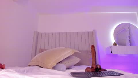 shelynna_azzul online show from 31, 1, 2025