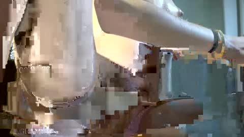  In instagram shena nomy online show from 7, 4, 2026