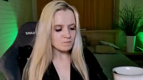 Snapshot of sherributlers chatting on 29, 6, 2026 Sweet Sherri online show from 29, 6, 2026